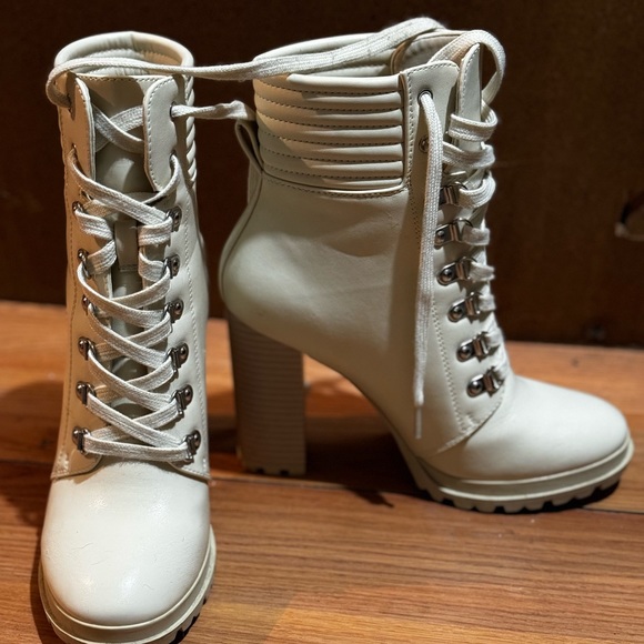 Brand new never worn heeled boots - Picture 4 of 5